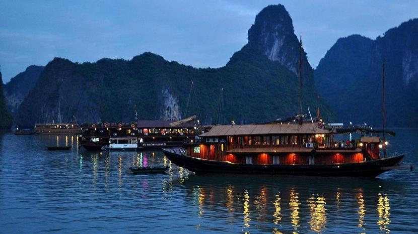 Ngoc Anh Hotel Ha Long Zewnętrze zdjęcie